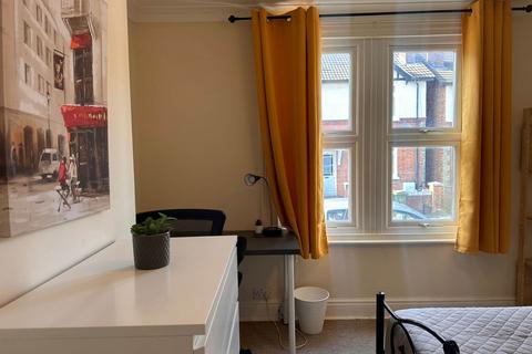 1 bedroom in a house share to rent, Rupert Road, Guildford GU2