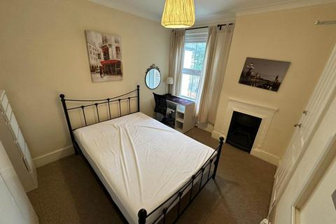 1 bedroom in a house share to rent, Rupert Road, Guildford GU2