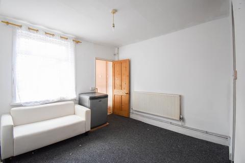 2 bedroom terraced house to rent, Tower Street, Leicester