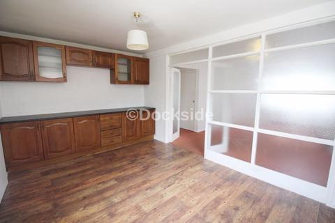 3 bedroom terraced house to rent, Ridley Road, Rochester