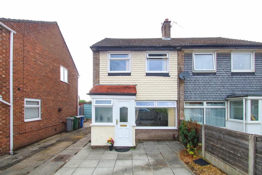 Benbecula Way, Davyhulme, Manchester, M41 3 bed semidetached house £