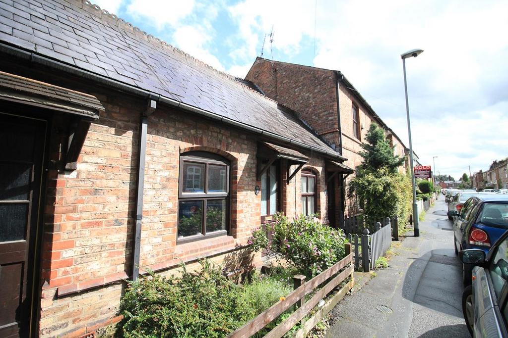 Allanson Road, Northenden M22 2 bed mews £995 pcm (£230 pw)