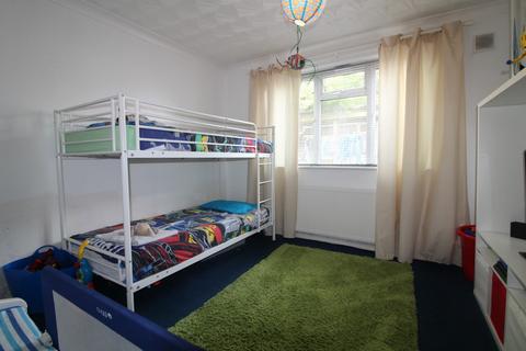 2 bedroom maisonette to rent, Wickham Close, Enfield, EN3