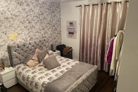 2 bedroom flat to rent, Park Road, London, E15