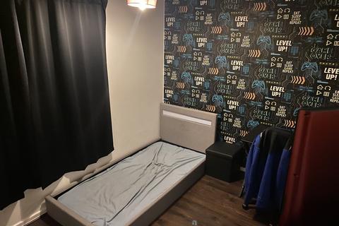 2 bedroom flat to rent, Park Road, London, E15