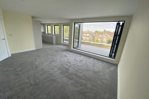 2 bedroom penthouse to rent - Darnley Road, Gravesend
