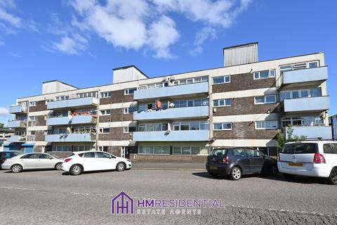 2 bedroom flat to rent, Moorside Court, Cowgate NE5