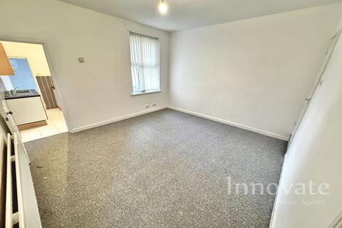 3 bedroom terraced house to rent, Cemetery Road, Smethwick B67