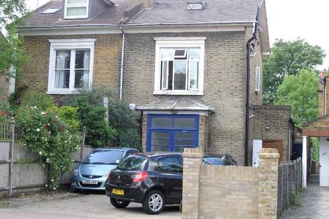 2 bedroom apartment to rent - SOUTHFIELDS - SPACIOUS SPLIT LEVEL 2 BEDROOM, 2 BATHROOM FLAT WITH OFF STREET PARKING