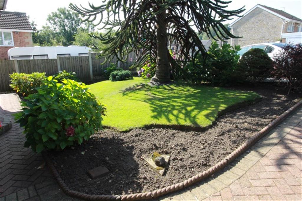 Kirklees Drive, Farsley, LS28 5TD 4 bed detached house £325,000