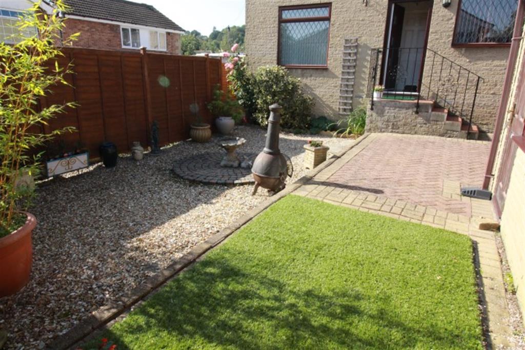 Kirklees Drive, Farsley, LS28 5TD 4 bed detached house £325,000