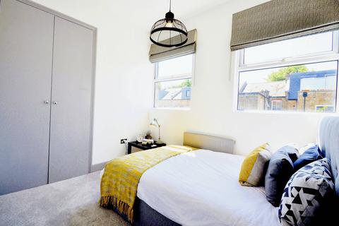 2 bedroom flat to rent, Reynolds Road, Chiswick W4 5AR