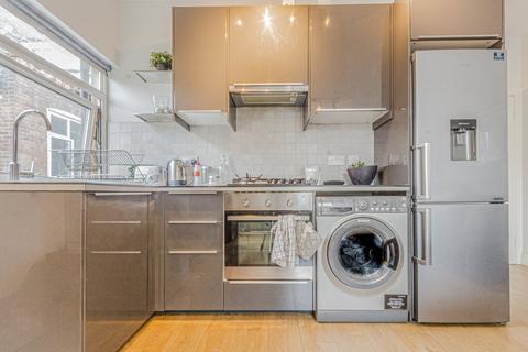 Studio to rent, North End Road, Golders Green