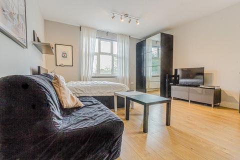 Studio to rent, North End Road, Golders Green