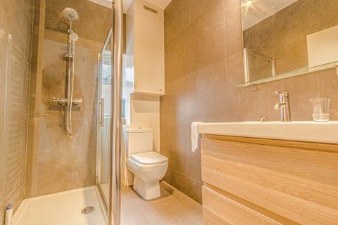 Studio to rent, North End Road, Golders Green