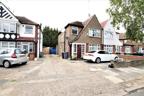 3 bedroom semi-detached house to rent, Derwent Gardens, Wembley, HA9