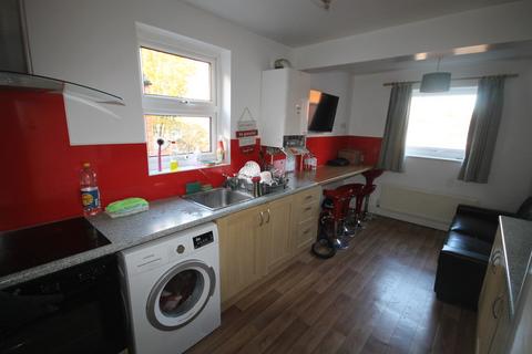 4 bedroom flat to rent, Imperial Avenue, West End, Leicester LE3