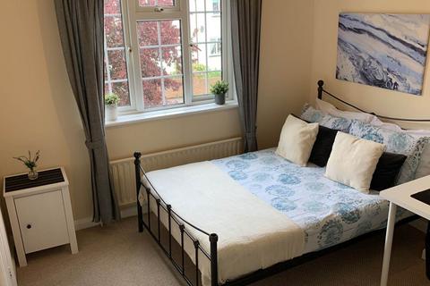 1 bedroom in a house share to rent, Durham Close, Guildford GU2