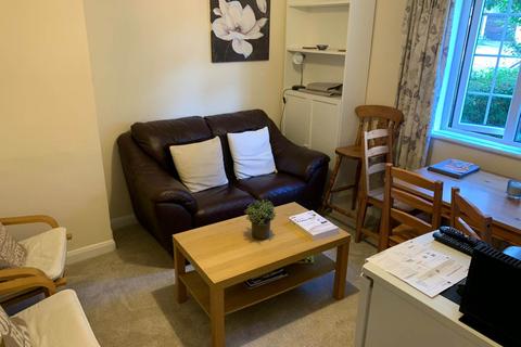 1 bedroom in a house share to rent, Durham Close, Guildford GU2