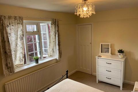 1 bedroom in a house share to rent - Durham Close, Guildford GU2