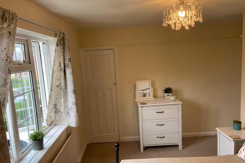 1 bedroom in a house share to rent - Durham Close, Guildford GU2