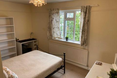 1 bedroom in a house share to rent, Durham Close, Guildford GU2