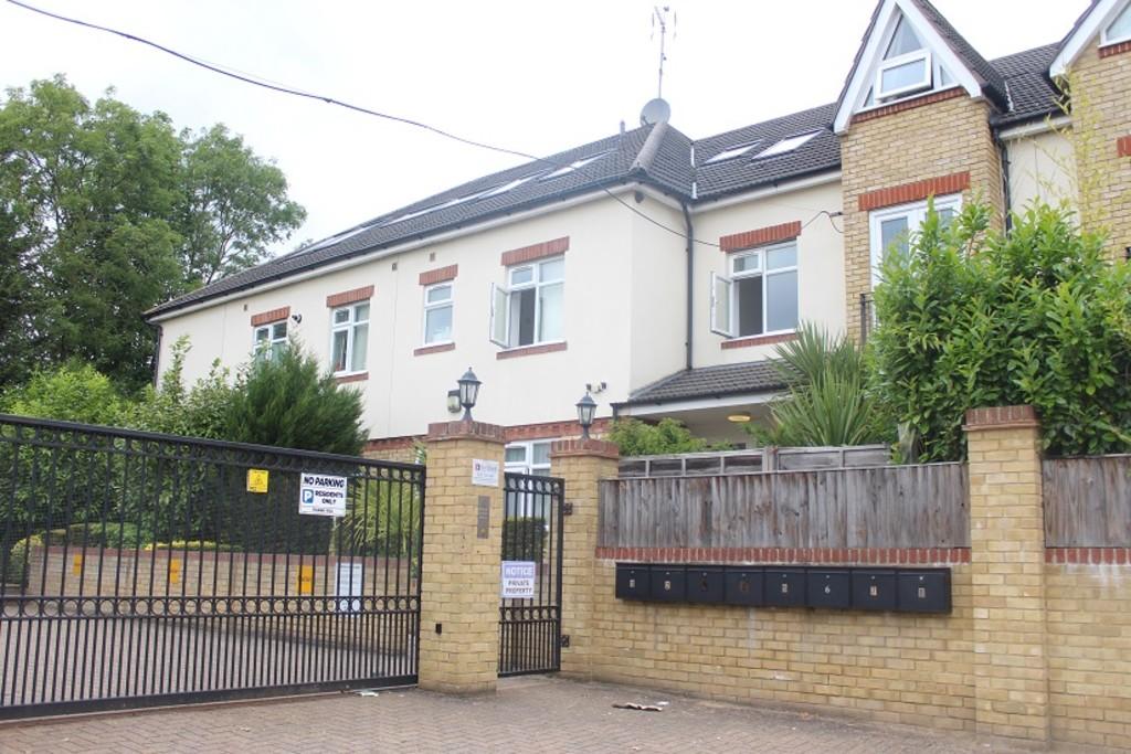 Whitefriars Drive, Harrow 2 bed ground floor flat £1,400 pcm (£323 pw)
