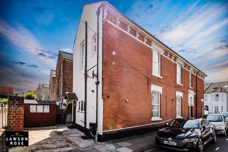Wimbledon Park Road, Southsea 2 bed end of terrace house £240,000