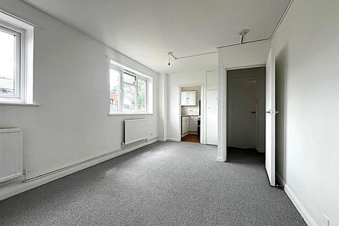 Studio to rent, Enmore Road, South Norwood