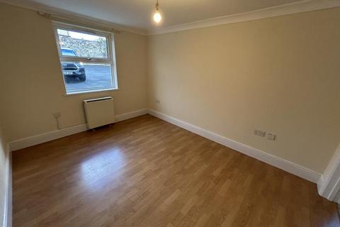 2 bedroom ground floor flat to rent, Victoria Road, Barnstaple, EX32 9HP