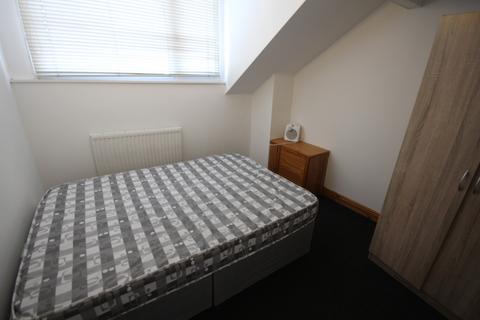 2 bedroom apartment to rent, Harehills Avenue,  Leeds, LS8