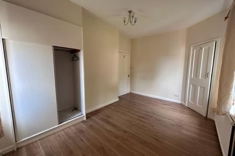 3 bedroom flat to rent, Beechwood, Sauchie FK10