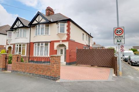 4 bedroom semi-detached house to rent, Pickering Road, Hull