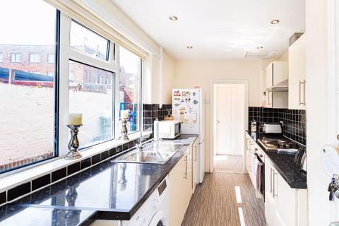 4 bedroom terraced house to rent - Available September 2021 Spacious Immaculate  Four Bedroom House