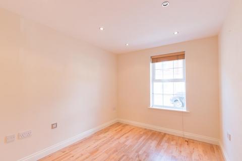 2 bedroom flat to rent, Mandarin Way, Newbury, RG14