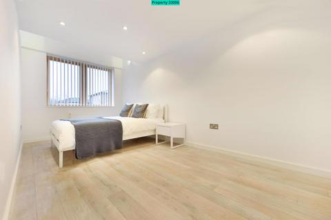 3 bedroom townhouse to rent, Railton Road, London, SE24 0LF