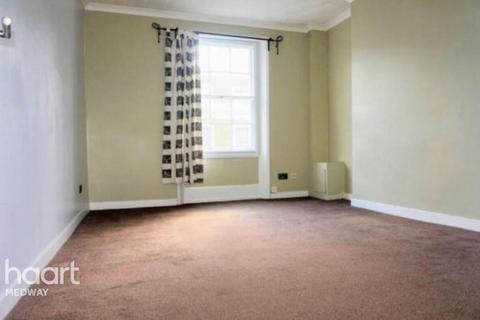 1 bedroom apartment to rent, West Crescent Road, Gravesend