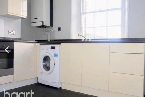 1 bedroom apartment to rent, West Crescent Road, Gravesend