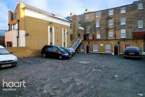 1 bedroom apartment to rent, West Crescent Road, Gravesend