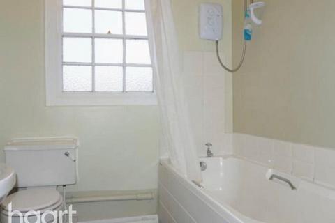 1 bedroom apartment to rent, West Crescent Road, Gravesend