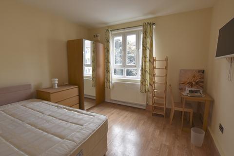4 bedroom flat to rent, Queen Caroline Street, Hammersmith, London W6