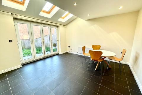4 bedroom detached house to rent, Principal Rise, Dringhouses, York, YO24