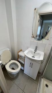 Studio to rent, Sinclair Road W14