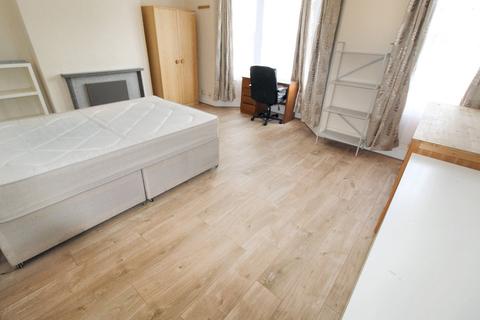 5 bedroom terraced house to rent, Willesden Green , London NW2