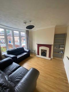 3 bedroom semi-detached house to rent, Heyscroft Road, Withington