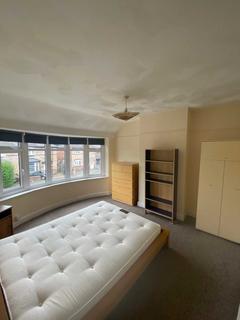 3 bedroom semi-detached house to rent, Heyscroft Road, Withington