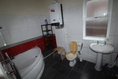 2 bedroom flat to rent, Wingrove Avenue, Newcastle upon Tyne NE4