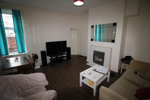 2 bedroom flat to rent, Wingrove Avenue, Newcastle upon Tyne NE4