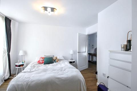 2 bedroom apartment to rent, Greenwich High Road, London