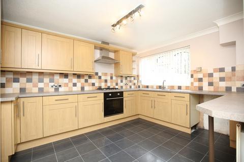 3 bedroom terraced house to rent, Greendale Close, Atherstone